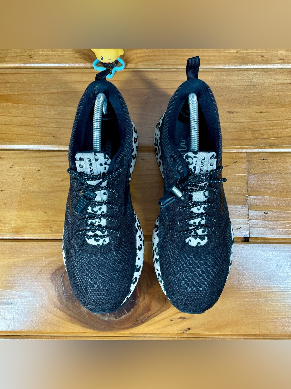 Brooks Revel 5 Womens 9.5 B Black White Leopard Oreo Running Shoes 1203611B095 - Picture 4 of 16